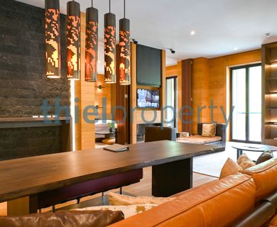 Weitläufige und helle Eckwohnung – Bright and spacious corner apartment